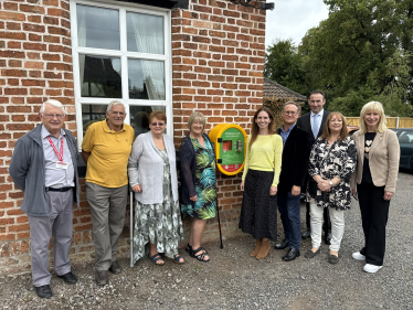 Aphra unveiling the Wrenbury Defibrillator